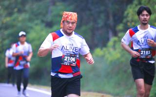 BIB: 2183, 2106
                            <button type="button" onclick="openModal(6370784)" class="btn btn-primary btn-sm float-right btn-popup" data-toggle="modal" data-target=".modal-high-quality">
                        <i class="fas fa-shopping-cart"></i> Add to Cart
                    </button>
                                            <button type="button" onclick="isThisMe(6370784, true)" class="btn btn-success btn-sm float-right btn-popup btn-isme hidden" data-toggle="tooltip" data-placement="bottom" title="นี่คือรูปของคุณใช่ไหม คลิกที่นี่เพื่อเอาเข้าอัลบั้ม">
                        <i class="fas fa-plus"></i> Add to album
                    </button>
                    <button type="button" onclick="isThisMe(6370784, false)" class="btn btn-warning btn-sm float-right btn-popup btn-isnotme hidden">
                        <i class="fas fa-ban"></i> Remove from album
                    </button>