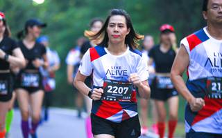 BIB: 2207, 128
                            <button type="button" onclick="openModal(6370896)" class="btn btn-primary btn-sm float-right btn-popup" data-toggle="modal" data-target=".modal-high-quality">
                        <i class="fas fa-shopping-cart"></i> Add to Cart
                    </button>
                                            <button type="button" onclick="isThisMe(6370896, true)" class="btn btn-success btn-sm float-right btn-popup btn-isme hidden" data-toggle="tooltip" data-placement="bottom" title="นี่คือรูปของคุณใช่ไหม คลิกที่นี่เพื่อเอาเข้าอัลบั้ม">
                        <i class="fas fa-plus"></i> Add to album
                    </button>
                    <button type="button" onclick="isThisMe(6370896, false)" class="btn btn-warning btn-sm float-right btn-popup btn-isnotme hidden">
                        <i class="fas fa-ban"></i> Remove from album
                    </button>