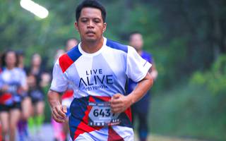 BIB: 643
                            <button type="button" onclick="openModal(6370888)" class="btn btn-primary btn-sm float-right btn-popup" data-toggle="modal" data-target=".modal-high-quality">
                        <i class="fas fa-shopping-cart"></i> Add to Cart
                    </button>
                                            <button type="button" onclick="isThisMe(6370888, true)" class="btn btn-success btn-sm float-right btn-popup btn-isme hidden" data-toggle="tooltip" data-placement="bottom" title="นี่คือรูปของคุณใช่ไหม คลิกที่นี่เพื่อเอาเข้าอัลบั้ม">
                        <i class="fas fa-plus"></i> Add to album
                    </button>
                    <button type="button" onclick="isThisMe(6370888, false)" class="btn btn-warning btn-sm float-right btn-popup btn-isnotme hidden">
                        <i class="fas fa-ban"></i> Remove from album
                    </button>