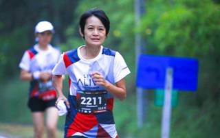 BIB: 2211, 128
                            <button type="button" onclick="openModal(6370817)" class="btn btn-primary btn-sm float-right btn-popup" data-toggle="modal" data-target=".modal-high-quality">
                        <i class="fas fa-shopping-cart"></i> Add to Cart
                    </button>
                                            <button type="button" onclick="isThisMe(6370817, true)" class="btn btn-success btn-sm float-right btn-popup btn-isme hidden" data-toggle="tooltip" data-placement="bottom" title="นี่คือรูปของคุณใช่ไหม คลิกที่นี่เพื่อเอาเข้าอัลบั้ม">
                        <i class="fas fa-plus"></i> Add to album
                    </button>
                    <button type="button" onclick="isThisMe(6370817, false)" class="btn btn-warning btn-sm float-right btn-popup btn-isnotme hidden">
                        <i class="fas fa-ban"></i> Remove from album
                    </button>