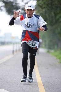 BIB: 6180
                            <button type="button" onclick="openModal(6371152)" class="btn btn-primary btn-sm float-right btn-popup" data-toggle="modal" data-target=".modal-high-quality">
                        <i class="fas fa-shopping-cart"></i> Add to Cart
                    </button>
                                            <button type="button" onclick="isThisMe(6371152, true)" class="btn btn-success btn-sm float-right btn-popup btn-isme hidden" data-toggle="tooltip" data-placement="bottom" title="นี่คือรูปของคุณใช่ไหม คลิกที่นี่เพื่อเอาเข้าอัลบั้ม">
                        <i class="fas fa-plus"></i> Add to album
                    </button>
                    <button type="button" onclick="isThisMe(6371152, false)" class="btn btn-warning btn-sm float-right btn-popup btn-isnotme hidden">
                        <i class="fas fa-ban"></i> Remove from album
                    </button>