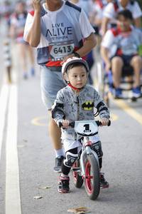 BIB: 6413
                            <button type="button" onclick="openModal(6371476)" class="btn btn-primary btn-sm float-right btn-popup" data-toggle="modal" data-target=".modal-high-quality">
                        <i class="fas fa-shopping-cart"></i> Add to Cart
                    </button>
                                            <button type="button" onclick="isThisMe(6371476, true)" class="btn btn-success btn-sm float-right btn-popup btn-isme hidden" data-toggle="tooltip" data-placement="bottom" title="นี่คือรูปของคุณใช่ไหม คลิกที่นี่เพื่อเอาเข้าอัลบั้ม">
                        <i class="fas fa-plus"></i> Add to album
                    </button>
                    <button type="button" onclick="isThisMe(6371476, false)" class="btn btn-warning btn-sm float-right btn-popup btn-isnotme hidden">
                        <i class="fas fa-ban"></i> Remove from album
                    </button>