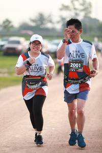 BIB: 2001, 128
                            <button type="button" onclick="openModal(6371175)" class="btn btn-primary btn-sm float-right btn-popup" data-toggle="modal" data-target=".modal-high-quality">
                        <i class="fas fa-shopping-cart"></i> Add to Cart
                    </button>
                                            <button type="button" onclick="isThisMe(6371175, true)" class="btn btn-success btn-sm float-right btn-popup btn-isme hidden" data-toggle="tooltip" data-placement="bottom" title="นี่คือรูปของคุณใช่ไหม คลิกที่นี่เพื่อเอาเข้าอัลบั้ม">
                        <i class="fas fa-plus"></i> Add to album
                    </button>
                    <button type="button" onclick="isThisMe(6371175, false)" class="btn btn-warning btn-sm float-right btn-popup btn-isnotme hidden">
                        <i class="fas fa-ban"></i> Remove from album
                    </button>