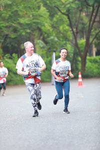 BIB: 6516, 6572
                            <button type="button" onclick="openModal(6345996)" class="btn btn-primary btn-sm float-right btn-popup" data-toggle="modal" data-target=".modal-high-quality">
                        <i class="fas fa-shopping-cart"></i> Add to Cart
                    </button>
                                            <button type="button" onclick="isThisMe(6345996, true)" class="btn btn-success btn-sm float-right btn-popup btn-isme hidden" data-toggle="tooltip" data-placement="bottom" title="นี่คือรูปของคุณใช่ไหม คลิกที่นี่เพื่อเอาเข้าอัลบั้ม">
                        <i class="fas fa-plus"></i> Add to album
                    </button>
                    <button type="button" onclick="isThisMe(6345996, false)" class="btn btn-warning btn-sm float-right btn-popup btn-isnotme hidden">
                        <i class="fas fa-ban"></i> Remove from album
                    </button>