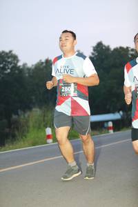 BIB: 280
                            <button type="button" onclick="openModal(6353018)" class="btn btn-primary btn-sm float-right btn-popup" data-toggle="modal" data-target=".modal-high-quality">
                        <i class="fas fa-shopping-cart"></i> Add to Cart
                    </button>
                                            <button type="button" onclick="isThisMe(6353018, true)" class="btn btn-success btn-sm float-right btn-popup btn-isme hidden" data-toggle="tooltip" data-placement="bottom" title="นี่คือรูปของคุณใช่ไหม คลิกที่นี่เพื่อเอาเข้าอัลบั้ม">
                        <i class="fas fa-plus"></i> Add to album
                    </button>
                    <button type="button" onclick="isThisMe(6353018, false)" class="btn btn-warning btn-sm float-right btn-popup btn-isnotme hidden">
                        <i class="fas fa-ban"></i> Remove from album
                    </button>