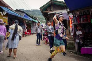 BIB: 
                            <button type="button" onclick="openModal(25303828)" class="btn btn-primary btn-sm float-right btn-popup" data-toggle="modal" data-target=".modal-high-quality">
                        <i class="fas fa-shopping-cart"></i> Add to Cart
                    </button>
                                            <button type="button" onclick="isThisMe(25303828, true)" class="btn btn-success btn-sm float-right btn-popup btn-isme hidden" data-toggle="tooltip" data-placement="bottom" title="นี่คือรูปของคุณใช่ไหม คลิกที่นี่เพื่อเอาเข้าอัลบั้ม">
                        <i class="fas fa-plus"></i> Add to album
                    </button>
                    <button type="button" onclick="isThisMe(25303828, false)" class="btn btn-warning btn-sm float-right btn-popup btn-isnotme hidden">
                        <i class="fas fa-ban"></i> Remove from album
                    </button>