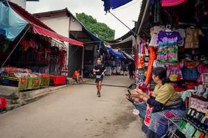 BIB: 
                            <button type="button" onclick="openModal(25306718)" class="btn btn-primary btn-sm float-right btn-popup" data-toggle="modal" data-target=".modal-high-quality">
                        <i class="fas fa-shopping-cart"></i> Add to Cart
                    </button>
                                            <button type="button" onclick="isThisMe(25306718, true)" class="btn btn-success btn-sm float-right btn-popup btn-isme hidden" data-toggle="tooltip" data-placement="bottom" title="นี่คือรูปของคุณใช่ไหม คลิกที่นี่เพื่อเอาเข้าอัลบั้ม">
                        <i class="fas fa-plus"></i> Add to album
                    </button>
                    <button type="button" onclick="isThisMe(25306718, false)" class="btn btn-warning btn-sm float-right btn-popup btn-isnotme hidden">
                        <i class="fas fa-ban"></i> Remove from album
                    </button>