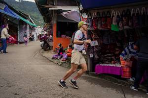 BIB: 
                            <button type="button" onclick="openModal(25303515)" class="btn btn-primary btn-sm float-right btn-popup" data-toggle="modal" data-target=".modal-high-quality">
                        <i class="fas fa-shopping-cart"></i> Add to Cart
                    </button>
                                            <button type="button" onclick="isThisMe(25303515, true)" class="btn btn-success btn-sm float-right btn-popup btn-isme hidden" data-toggle="tooltip" data-placement="bottom" title="นี่คือรูปของคุณใช่ไหม คลิกที่นี่เพื่อเอาเข้าอัลบั้ม">
                        <i class="fas fa-plus"></i> Add to album
                    </button>
                    <button type="button" onclick="isThisMe(25303515, false)" class="btn btn-warning btn-sm float-right btn-popup btn-isnotme hidden">
                        <i class="fas fa-ban"></i> Remove from album
                    </button>