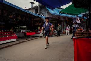 BIB: 
                            <button type="button" onclick="openModal(25305555)" class="btn btn-primary btn-sm float-right btn-popup" data-toggle="modal" data-target=".modal-high-quality">
                        <i class="fas fa-shopping-cart"></i> Add to Cart
                    </button>
                                            <button type="button" onclick="isThisMe(25305555, true)" class="btn btn-success btn-sm float-right btn-popup btn-isme hidden" data-toggle="tooltip" data-placement="bottom" title="นี่คือรูปของคุณใช่ไหม คลิกที่นี่เพื่อเอาเข้าอัลบั้ม">
                        <i class="fas fa-plus"></i> Add to album
                    </button>
                    <button type="button" onclick="isThisMe(25305555, false)" class="btn btn-warning btn-sm float-right btn-popup btn-isnotme hidden">
                        <i class="fas fa-ban"></i> Remove from album
                    </button>