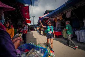 BIB: 
                            <button type="button" onclick="openModal(25301894)" class="btn btn-primary btn-sm float-right btn-popup" data-toggle="modal" data-target=".modal-high-quality">
                        <i class="fas fa-shopping-cart"></i> Add to Cart
                    </button>
                                            <button type="button" onclick="isThisMe(25301894, true)" class="btn btn-success btn-sm float-right btn-popup btn-isme hidden" data-toggle="tooltip" data-placement="bottom" title="นี่คือรูปของคุณใช่ไหม คลิกที่นี่เพื่อเอาเข้าอัลบั้ม">
                        <i class="fas fa-plus"></i> Add to album
                    </button>
                    <button type="button" onclick="isThisMe(25301894, false)" class="btn btn-warning btn-sm float-right btn-popup btn-isnotme hidden">
                        <i class="fas fa-ban"></i> Remove from album
                    </button>