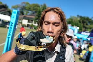 BIB: 
                            <button type="button" onclick="openModal(26758428)" class="btn btn-primary btn-sm float-right btn-popup" data-toggle="modal" data-target=".modal-high-quality">
                        <i class="fas fa-shopping-cart"></i> Add to Cart
                    </button>
                                            <button type="button" onclick="isThisMe(26758428, true)" class="btn btn-success btn-sm float-right btn-popup btn-isme hidden" data-toggle="tooltip" data-placement="bottom" title="นี่คือรูปของคุณใช่ไหม คลิกที่นี่เพื่อเอาเข้าอัลบั้ม">
                        <i class="fas fa-plus"></i> Add to album
                    </button>
                    <button type="button" onclick="isThisMe(26758428, false)" class="btn btn-warning btn-sm float-right btn-popup btn-isnotme hidden">
                        <i class="fas fa-ban"></i> Remove from album
                    </button>