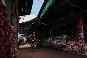 BIB: 
                            <button type="button" onclick="openModal(26991679)" class="btn btn-primary btn-sm float-right btn-popup" data-toggle="modal" data-target=".modal-high-quality">
                        <i class="fas fa-shopping-cart"></i> Add to Cart
                    </button>
                                            <button type="button" onclick="isThisMe(26991679, true)" class="btn btn-success btn-sm float-right btn-popup btn-isme hidden" data-toggle="tooltip" data-placement="bottom" title="นี่คือรูปของคุณใช่ไหม คลิกที่นี่เพื่อเอาเข้าอัลบั้ม">
                        <i class="fas fa-plus"></i> Add to album
                    </button>
                    <button type="button" onclick="isThisMe(26991679, false)" class="btn btn-warning btn-sm float-right btn-popup btn-isnotme hidden">
                        <i class="fas fa-ban"></i> Remove from album
                    </button>
