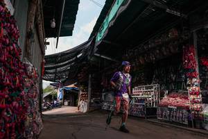 BIB: 
                            <button type="button" onclick="openModal(26996213)" class="btn btn-primary btn-sm float-right btn-popup" data-toggle="modal" data-target=".modal-high-quality">
                        <i class="fas fa-shopping-cart"></i> Add to Cart
                    </button>
                                            <button type="button" onclick="isThisMe(26996213, true)" class="btn btn-success btn-sm float-right btn-popup btn-isme hidden" data-toggle="tooltip" data-placement="bottom" title="นี่คือรูปของคุณใช่ไหม คลิกที่นี่เพื่อเอาเข้าอัลบั้ม">
                        <i class="fas fa-plus"></i> Add to album
                    </button>
                    <button type="button" onclick="isThisMe(26996213, false)" class="btn btn-warning btn-sm float-right btn-popup btn-isnotme hidden">
                        <i class="fas fa-ban"></i> Remove from album
                    </button>