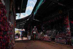 BIB: 
                            <button type="button" onclick="openModal(26994346)" class="btn btn-primary btn-sm float-right btn-popup" data-toggle="modal" data-target=".modal-high-quality">
                        <i class="fas fa-shopping-cart"></i> Add to Cart
                    </button>
                                            <button type="button" onclick="isThisMe(26994346, true)" class="btn btn-success btn-sm float-right btn-popup btn-isme hidden" data-toggle="tooltip" data-placement="bottom" title="นี่คือรูปของคุณใช่ไหม คลิกที่นี่เพื่อเอาเข้าอัลบั้ม">
                        <i class="fas fa-plus"></i> Add to album
                    </button>
                    <button type="button" onclick="isThisMe(26994346, false)" class="btn btn-warning btn-sm float-right btn-popup btn-isnotme hidden">
                        <i class="fas fa-ban"></i> Remove from album
                    </button>