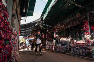 BIB: 
                            <button type="button" onclick="openModal(26990697)" class="btn btn-primary btn-sm float-right btn-popup" data-toggle="modal" data-target=".modal-high-quality">
                        <i class="fas fa-shopping-cart"></i> Add to Cart
                    </button>
                                            <button type="button" onclick="isThisMe(26990697, true)" class="btn btn-success btn-sm float-right btn-popup btn-isme hidden" data-toggle="tooltip" data-placement="bottom" title="นี่คือรูปของคุณใช่ไหม คลิกที่นี่เพื่อเอาเข้าอัลบั้ม">
                        <i class="fas fa-plus"></i> Add to album
                    </button>
                    <button type="button" onclick="isThisMe(26990697, false)" class="btn btn-warning btn-sm float-right btn-popup btn-isnotme hidden">
                        <i class="fas fa-ban"></i> Remove from album
                    </button>