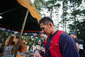 BIB: 
                            <button type="button" onclick="openModal(27458819)" class="btn btn-primary btn-sm float-right btn-popup" data-toggle="modal" data-target=".modal-high-quality">
                        <i class="fas fa-shopping-cart"></i> Add to Cart
                    </button>
                                            <button type="button" onclick="isThisMe(27458819, true)" class="btn btn-success btn-sm float-right btn-popup btn-isme hidden" data-toggle="tooltip" data-placement="bottom" title="นี่คือรูปของคุณใช่ไหม คลิกที่นี่เพื่อเอาเข้าอัลบั้ม">
                        <i class="fas fa-plus"></i> Add to album
                    </button>
                    <button type="button" onclick="isThisMe(27458819, false)" class="btn btn-warning btn-sm float-right btn-popup btn-isnotme hidden">
                        <i class="fas fa-ban"></i> Remove from album
                    </button>