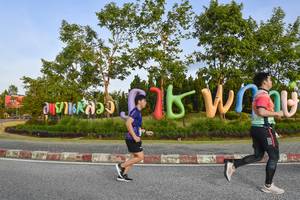 BIB: 
                            <button type="button" onclick="openModal(3877900)" class="btn btn-primary btn-sm float-right btn-popup" data-toggle="modal" data-target=".modal-high-quality">
                        <i class="fas fa-shopping-cart"></i> Add to Cart
                    </button>
                                            <button type="button" onclick="isThisMe(3877900, true)" class="btn btn-success btn-sm float-right btn-popup btn-isme hidden" data-toggle="tooltip" data-placement="bottom" title="นี่คือรูปของคุณใช่ไหม คลิกที่นี่เพื่อเอาเข้าอัลบั้ม">
                        <i class="fas fa-plus"></i> Add to album
                    </button>
                    <button type="button" onclick="isThisMe(3877900, false)" class="btn btn-warning btn-sm float-right btn-popup btn-isnotme hidden">
                        <i class="fas fa-ban"></i> Remove from album
                    </button>