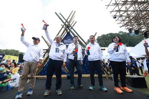 BIB: 585
                            <button type="button" onclick="openModal(19368189)" class="btn btn-primary btn-sm float-right btn-popup" data-toggle="modal" data-target=".modal-high-quality">
                        <i class="fas fa-shopping-cart"></i> Add to Cart
                    </button>
                                            <button type="button" onclick="isThisMe(19368189, true)" class="btn btn-success btn-sm float-right btn-popup btn-isme hidden" data-toggle="tooltip" data-placement="bottom" title="นี่คือรูปของคุณใช่ไหม คลิกที่นี่เพื่อเอาเข้าอัลบั้ม">
                        <i class="fas fa-plus"></i> Add to album
                    </button>
                    <button type="button" onclick="isThisMe(19368189, false)" class="btn btn-warning btn-sm float-right btn-popup btn-isnotme hidden">
                        <i class="fas fa-ban"></i> Remove from album
                    </button>