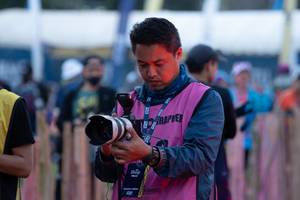 BIB: 
                            <button type="button" onclick="openModal(19375524)" class="btn btn-primary btn-sm float-right btn-popup" data-toggle="modal" data-target=".modal-high-quality">
                        <i class="fas fa-shopping-cart"></i> Add to Cart
                    </button>
                                            <button type="button" onclick="isThisMe(19375524, true)" class="btn btn-success btn-sm float-right btn-popup btn-isme hidden" data-toggle="tooltip" data-placement="bottom" title="นี่คือรูปของคุณใช่ไหม คลิกที่นี่เพื่อเอาเข้าอัลบั้ม">
                        <i class="fas fa-plus"></i> Add to album
                    </button>
                    <button type="button" onclick="isThisMe(19375524, false)" class="btn btn-warning btn-sm float-right btn-popup btn-isnotme hidden">
                        <i class="fas fa-ban"></i> Remove from album
                    </button>