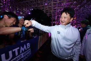 BIB: 401
                            <button type="button" onclick="openModal(19370233)" class="btn btn-primary btn-sm float-right btn-popup" data-toggle="modal" data-target=".modal-high-quality">
                        <i class="fas fa-shopping-cart"></i> Add to Cart
                    </button>
                                            <button type="button" onclick="isThisMe(19370233, true)" class="btn btn-success btn-sm float-right btn-popup btn-isme hidden" data-toggle="tooltip" data-placement="bottom" title="นี่คือรูปของคุณใช่ไหม คลิกที่นี่เพื่อเอาเข้าอัลบั้ม">
                        <i class="fas fa-plus"></i> Add to album
                    </button>
                    <button type="button" onclick="isThisMe(19370233, false)" class="btn btn-warning btn-sm float-right btn-popup btn-isnotme hidden">
                        <i class="fas fa-ban"></i> Remove from album
                    </button>