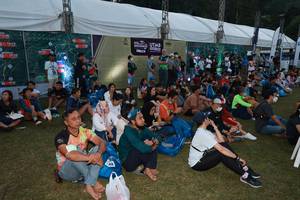 BIB: 1240, 1615, 2210, 0900
                            <button type="button" onclick="openModal(19370917)" class="btn btn-primary btn-sm float-right btn-popup" data-toggle="modal" data-target=".modal-high-quality">
                        <i class="fas fa-shopping-cart"></i> Add to Cart
                    </button>
                                            <button type="button" onclick="isThisMe(19370917, true)" class="btn btn-success btn-sm float-right btn-popup btn-isme hidden" data-toggle="tooltip" data-placement="bottom" title="นี่คือรูปของคุณใช่ไหม คลิกที่นี่เพื่อเอาเข้าอัลบั้ม">
                        <i class="fas fa-plus"></i> Add to album
                    </button>
                    <button type="button" onclick="isThisMe(19370917, false)" class="btn btn-warning btn-sm float-right btn-popup btn-isnotme hidden">
                        <i class="fas fa-ban"></i> Remove from album
                    </button>