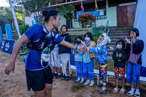 BIB: 9602
                            <button type="button" onclick="openModal(19376988)" class="btn btn-primary btn-sm float-right btn-popup" data-toggle="modal" data-target=".modal-high-quality">
                        <i class="fas fa-shopping-cart"></i> Add to Cart
                    </button>
                                            <button type="button" onclick="isThisMe(19376988, true)" class="btn btn-success btn-sm float-right btn-popup btn-isme hidden" data-toggle="tooltip" data-placement="bottom" title="นี่คือรูปของคุณใช่ไหม คลิกที่นี่เพื่อเอาเข้าอัลบั้ม">
                        <i class="fas fa-plus"></i> Add to album
                    </button>
                    <button type="button" onclick="isThisMe(19376988, false)" class="btn btn-warning btn-sm float-right btn-popup btn-isnotme hidden">
                        <i class="fas fa-ban"></i> Remove from album
                    </button>