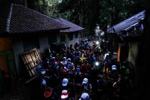 BIB: 
                            <button type="button" onclick="openModal(19372638)" class="btn btn-primary btn-sm float-right btn-popup" data-toggle="modal" data-target=".modal-high-quality">
                        <i class="fas fa-shopping-cart"></i> Add to Cart
                    </button>
                                            <button type="button" onclick="isThisMe(19372638, true)" class="btn btn-success btn-sm float-right btn-popup btn-isme hidden" data-toggle="tooltip" data-placement="bottom" title="นี่คือรูปของคุณใช่ไหม คลิกที่นี่เพื่อเอาเข้าอัลบั้ม">
                        <i class="fas fa-plus"></i> Add to album
                    </button>
                    <button type="button" onclick="isThisMe(19372638, false)" class="btn btn-warning btn-sm float-right btn-popup btn-isnotme hidden">
                        <i class="fas fa-ban"></i> Remove from album
                    </button>