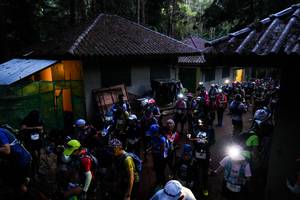 BIB: 
                            <button type="button" onclick="openModal(19372641)" class="btn btn-primary btn-sm float-right btn-popup" data-toggle="modal" data-target=".modal-high-quality">
                        <i class="fas fa-shopping-cart"></i> Add to Cart
                    </button>
                                            <button type="button" onclick="isThisMe(19372641, true)" class="btn btn-success btn-sm float-right btn-popup btn-isme hidden" data-toggle="tooltip" data-placement="bottom" title="นี่คือรูปของคุณใช่ไหม คลิกที่นี่เพื่อเอาเข้าอัลบั้ม">
                        <i class="fas fa-plus"></i> Add to album
                    </button>
                    <button type="button" onclick="isThisMe(19372641, false)" class="btn btn-warning btn-sm float-right btn-popup btn-isnotme hidden">
                        <i class="fas fa-ban"></i> Remove from album
                    </button>