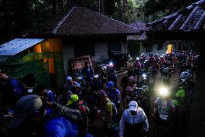 BIB: 
                            <button type="button" onclick="openModal(19372640)" class="btn btn-primary btn-sm float-right btn-popup" data-toggle="modal" data-target=".modal-high-quality">
                        <i class="fas fa-shopping-cart"></i> Add to Cart
                    </button>
                                            <button type="button" onclick="isThisMe(19372640, true)" class="btn btn-success btn-sm float-right btn-popup btn-isme hidden" data-toggle="tooltip" data-placement="bottom" title="นี่คือรูปของคุณใช่ไหม คลิกที่นี่เพื่อเอาเข้าอัลบั้ม">
                        <i class="fas fa-plus"></i> Add to album
                    </button>
                    <button type="button" onclick="isThisMe(19372640, false)" class="btn btn-warning btn-sm float-right btn-popup btn-isnotme hidden">
                        <i class="fas fa-ban"></i> Remove from album
                    </button>