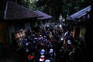 BIB: 
                            <button type="button" onclick="openModal(19372639)" class="btn btn-primary btn-sm float-right btn-popup" data-toggle="modal" data-target=".modal-high-quality">
                        <i class="fas fa-shopping-cart"></i> Add to Cart
                    </button>
                                            <button type="button" onclick="isThisMe(19372639, true)" class="btn btn-success btn-sm float-right btn-popup btn-isme hidden" data-toggle="tooltip" data-placement="bottom" title="นี่คือรูปของคุณใช่ไหม คลิกที่นี่เพื่อเอาเข้าอัลบั้ม">
                        <i class="fas fa-plus"></i> Add to album
                    </button>
                    <button type="button" onclick="isThisMe(19372639, false)" class="btn btn-warning btn-sm float-right btn-popup btn-isnotme hidden">
                        <i class="fas fa-ban"></i> Remove from album
                    </button>