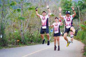 BIB: 8004, 1921
                            <button type="button" onclick="openModal(18893514)" class="btn btn-primary btn-sm float-right btn-popup" data-toggle="modal" data-target=".modal-high-quality">
                        <i class="fas fa-shopping-cart"></i> Add to Cart
                    </button>
                                            <button type="button" onclick="isThisMe(18893514, true)" class="btn btn-success btn-sm float-right btn-popup btn-isme hidden" data-toggle="tooltip" data-placement="bottom" title="นี่คือรูปของคุณใช่ไหม คลิกที่นี่เพื่อเอาเข้าอัลบั้ม">
                        <i class="fas fa-plus"></i> Add to album
                    </button>
                    <button type="button" onclick="isThisMe(18893514, false)" class="btn btn-warning btn-sm float-right btn-popup btn-isnotme hidden">
                        <i class="fas fa-ban"></i> Remove from album
                    </button>