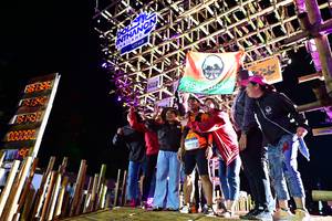 BIB: 881326, 181438, 000000, 560
                            <button type="button" onclick="openModal(19095009)" class="btn btn-primary btn-sm float-right btn-popup" data-toggle="modal" data-target=".modal-high-quality">
                        <i class="fas fa-shopping-cart"></i> Add to Cart
                    </button>
                                            <button type="button" onclick="isThisMe(19095009, true)" class="btn btn-success btn-sm float-right btn-popup btn-isme hidden" data-toggle="tooltip" data-placement="bottom" title="นี่คือรูปของคุณใช่ไหม คลิกที่นี่เพื่อเอาเข้าอัลบั้ม">
                        <i class="fas fa-plus"></i> Add to album
                    </button>
                    <button type="button" onclick="isThisMe(19095009, false)" class="btn btn-warning btn-sm float-right btn-popup btn-isnotme hidden">
                        <i class="fas fa-ban"></i> Remove from album
                    </button>