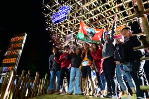 BIB: 981334, 1913488, 000000
                            <button type="button" onclick="openModal(19095022)" class="btn btn-primary btn-sm float-right btn-popup" data-toggle="modal" data-target=".modal-high-quality">
                        <i class="fas fa-shopping-cart"></i> Add to Cart
                    </button>
                                            <button type="button" onclick="isThisMe(19095022, true)" class="btn btn-success btn-sm float-right btn-popup btn-isme hidden" data-toggle="tooltip" data-placement="bottom" title="นี่คือรูปของคุณใช่ไหม คลิกที่นี่เพื่อเอาเข้าอัลบั้ม">
                        <i class="fas fa-plus"></i> Add to album
                    </button>
                    <button type="button" onclick="isThisMe(19095022, false)" class="btn btn-warning btn-sm float-right btn-popup btn-isnotme hidden">
                        <i class="fas fa-ban"></i> Remove from album
                    </button>