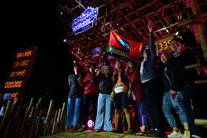 BIB: 1335, 181445, 000000, 63200
                            <button type="button" onclick="openModal(19095054)" class="btn btn-primary btn-sm float-right btn-popup" data-toggle="modal" data-target=".modal-high-quality">
                        <i class="fas fa-shopping-cart"></i> Add to Cart
                    </button>
                                            <button type="button" onclick="isThisMe(19095054, true)" class="btn btn-success btn-sm float-right btn-popup btn-isme hidden" data-toggle="tooltip" data-placement="bottom" title="นี่คือรูปของคุณใช่ไหม คลิกที่นี่เพื่อเอาเข้าอัลบั้ม">
                        <i class="fas fa-plus"></i> Add to album
                    </button>
                    <button type="button" onclick="isThisMe(19095054, false)" class="btn btn-warning btn-sm float-right btn-popup btn-isnotme hidden">
                        <i class="fas fa-ban"></i> Remove from album
                    </button>