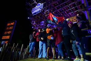 BIB: 381340, 181454, 000000, 463200, 0340, 2002
                            <button type="button" onclick="openModal(19095093)" class="btn btn-primary btn-sm float-right btn-popup" data-toggle="modal" data-target=".modal-high-quality">
                        <i class="fas fa-shopping-cart"></i> Add to Cart
                    </button>
                                            <button type="button" onclick="isThisMe(19095093, true)" class="btn btn-success btn-sm float-right btn-popup btn-isme hidden" data-toggle="tooltip" data-placement="bottom" title="นี่คือรูปของคุณใช่ไหม คลิกที่นี่เพื่อเอาเข้าอัลบั้ม">
                        <i class="fas fa-plus"></i> Add to album
                    </button>
                    <button type="button" onclick="isThisMe(19095093, false)" class="btn btn-warning btn-sm float-right btn-popup btn-isnotme hidden">
                        <i class="fas fa-ban"></i> Remove from album
                    </button>