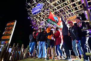 BIB: 1340, 000000, 9339
                            <button type="button" onclick="openModal(19095096)" class="btn btn-primary btn-sm float-right btn-popup" data-toggle="modal" data-target=".modal-high-quality">
                        <i class="fas fa-shopping-cart"></i> Add to Cart
                    </button>
                                            <button type="button" onclick="isThisMe(19095096, true)" class="btn btn-success btn-sm float-right btn-popup btn-isme hidden" data-toggle="tooltip" data-placement="bottom" title="นี่คือรูปของคุณใช่ไหม คลิกที่นี่เพื่อเอาเข้าอัลบั้ม">
                        <i class="fas fa-plus"></i> Add to album
                    </button>
                    <button type="button" onclick="isThisMe(19095096, false)" class="btn btn-warning btn-sm float-right btn-popup btn-isnotme hidden">
                        <i class="fas fa-ban"></i> Remove from album
                    </button>