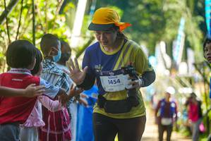 BIB: 1454
                            <button type="button" onclick="openModal(19114508)" class="btn btn-primary btn-sm float-right btn-popup" data-toggle="modal" data-target=".modal-high-quality">
                        <i class="fas fa-shopping-cart"></i> Add to Cart
                    </button>
                                            <button type="button" onclick="isThisMe(19114508, true)" class="btn btn-success btn-sm float-right btn-popup btn-isme hidden" data-toggle="tooltip" data-placement="bottom" title="นี่คือรูปของคุณใช่ไหม คลิกที่นี่เพื่อเอาเข้าอัลบั้ม">
                        <i class="fas fa-plus"></i> Add to album
                    </button>
                    <button type="button" onclick="isThisMe(19114508, false)" class="btn btn-warning btn-sm float-right btn-popup btn-isnotme hidden">
                        <i class="fas fa-ban"></i> Remove from album
                    </button>