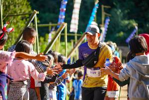 BIB: 1129, 3125
                            <button type="button" onclick="openModal(19093489)" class="btn btn-primary btn-sm float-right btn-popup" data-toggle="modal" data-target=".modal-high-quality">
                        <i class="fas fa-shopping-cart"></i> Add to Cart
                    </button>
                                            <button type="button" onclick="isThisMe(19093489, true)" class="btn btn-success btn-sm float-right btn-popup btn-isme hidden" data-toggle="tooltip" data-placement="bottom" title="นี่คือรูปของคุณใช่ไหม คลิกที่นี่เพื่อเอาเข้าอัลบั้ม">
                        <i class="fas fa-plus"></i> Add to album
                    </button>
                    <button type="button" onclick="isThisMe(19093489, false)" class="btn btn-warning btn-sm float-right btn-popup btn-isnotme hidden">
                        <i class="fas fa-ban"></i> Remove from album
                    </button>