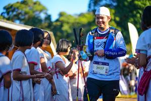 BIB: 20140, 2927
                            <button type="button" onclick="openModal(19098481)" class="btn btn-primary btn-sm float-right btn-popup" data-toggle="modal" data-target=".modal-high-quality">
                        <i class="fas fa-shopping-cart"></i> Add to Cart
                    </button>
                                            <button type="button" onclick="isThisMe(19098481, true)" class="btn btn-success btn-sm float-right btn-popup btn-isme hidden" data-toggle="tooltip" data-placement="bottom" title="นี่คือรูปของคุณใช่ไหม คลิกที่นี่เพื่อเอาเข้าอัลบั้ม">
                        <i class="fas fa-plus"></i> Add to album
                    </button>
                    <button type="button" onclick="isThisMe(19098481, false)" class="btn btn-warning btn-sm float-right btn-popup btn-isnotme hidden">
                        <i class="fas fa-ban"></i> Remove from album
                    </button>