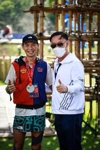 BIB: 690
                            <button type="button" onclick="openModal(18962279)" class="btn btn-primary btn-sm float-right btn-popup" data-toggle="modal" data-target=".modal-high-quality">
                        <i class="fas fa-shopping-cart"></i> Add to Cart
                    </button>
                                            <button type="button" onclick="isThisMe(18962279, true)" class="btn btn-success btn-sm float-right btn-popup btn-isme hidden" data-toggle="tooltip" data-placement="bottom" title="นี่คือรูปของคุณใช่ไหม คลิกที่นี่เพื่อเอาเข้าอัลบั้ม">
                        <i class="fas fa-plus"></i> Add to album
                    </button>
                    <button type="button" onclick="isThisMe(18962279, false)" class="btn btn-warning btn-sm float-right btn-popup btn-isnotme hidden">
                        <i class="fas fa-ban"></i> Remove from album
                    </button>