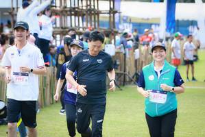 BIB: 8282, 8279
                            <button type="button" onclick="openModal(18949587)" class="btn btn-primary btn-sm float-right btn-popup" data-toggle="modal" data-target=".modal-high-quality">
                        <i class="fas fa-shopping-cart"></i> Add to Cart
                    </button>
                                            <button type="button" onclick="isThisMe(18949587, true)" class="btn btn-success btn-sm float-right btn-popup btn-isme hidden" data-toggle="tooltip" data-placement="bottom" title="นี่คือรูปของคุณใช่ไหม คลิกที่นี่เพื่อเอาเข้าอัลบั้ม">
                        <i class="fas fa-plus"></i> Add to album
                    </button>
                    <button type="button" onclick="isThisMe(18949587, false)" class="btn btn-warning btn-sm float-right btn-popup btn-isnotme hidden">
                        <i class="fas fa-ban"></i> Remove from album
                    </button>