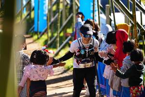 BIB: 3619
                            <button type="button" onclick="openModal(19308539)" class="btn btn-primary btn-sm float-right btn-popup" data-toggle="modal" data-target=".modal-high-quality">
                        <i class="fas fa-shopping-cart"></i> Add to Cart
                    </button>
                                            <button type="button" onclick="isThisMe(19308539, true)" class="btn btn-success btn-sm float-right btn-popup btn-isme hidden" data-toggle="tooltip" data-placement="bottom" title="นี่คือรูปของคุณใช่ไหม คลิกที่นี่เพื่อเอาเข้าอัลบั้ม">
                        <i class="fas fa-plus"></i> Add to album
                    </button>
                    <button type="button" onclick="isThisMe(19308539, false)" class="btn btn-warning btn-sm float-right btn-popup btn-isnotme hidden">
                        <i class="fas fa-ban"></i> Remove from album
                    </button>