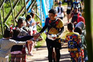 BIB: 304
                            <button type="button" onclick="openModal(19303757)" class="btn btn-primary btn-sm float-right btn-popup" data-toggle="modal" data-target=".modal-high-quality">
                        <i class="fas fa-shopping-cart"></i> Add to Cart
                    </button>
                                            <button type="button" onclick="isThisMe(19303757, true)" class="btn btn-success btn-sm float-right btn-popup btn-isme hidden" data-toggle="tooltip" data-placement="bottom" title="นี่คือรูปของคุณใช่ไหม คลิกที่นี่เพื่อเอาเข้าอัลบั้ม">
                        <i class="fas fa-plus"></i> Add to album
                    </button>
                    <button type="button" onclick="isThisMe(19303757, false)" class="btn btn-warning btn-sm float-right btn-popup btn-isnotme hidden">
                        <i class="fas fa-ban"></i> Remove from album
                    </button>