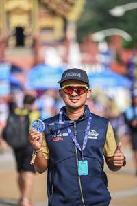 BIB: 454
                            <button type="button" onclick="openModal(22716774)" class="btn btn-primary btn-sm float-right btn-popup" data-toggle="modal" data-target=".modal-high-quality">
                        <i class="fas fa-shopping-cart"></i> Add to Cart
                    </button>
                                            <button type="button" onclick="isThisMe(22716774, true)" class="btn btn-success btn-sm float-right btn-popup btn-isme hidden" data-toggle="tooltip" data-placement="bottom" title="นี่คือรูปของคุณใช่ไหม คลิกที่นี่เพื่อเอาเข้าอัลบั้ม">
                        <i class="fas fa-plus"></i> Add to album
                    </button>
                    <button type="button" onclick="isThisMe(22716774, false)" class="btn btn-warning btn-sm float-right btn-popup btn-isnotme hidden">
                        <i class="fas fa-ban"></i> Remove from album
                    </button>