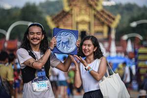 BIB: 044, 1100
                            <button type="button" onclick="openModal(22711454)" class="btn btn-primary btn-sm float-right btn-popup" data-toggle="modal" data-target=".modal-high-quality">
                        <i class="fas fa-shopping-cart"></i> Add to Cart
                    </button>
                                            <button type="button" onclick="isThisMe(22711454, true)" class="btn btn-success btn-sm float-right btn-popup btn-isme hidden" data-toggle="tooltip" data-placement="bottom" title="นี่คือรูปของคุณใช่ไหม คลิกที่นี่เพื่อเอาเข้าอัลบั้ม">
                        <i class="fas fa-plus"></i> Add to album
                    </button>
                    <button type="button" onclick="isThisMe(22711454, false)" class="btn btn-warning btn-sm float-right btn-popup btn-isnotme hidden">
                        <i class="fas fa-ban"></i> Remove from album
                    </button>