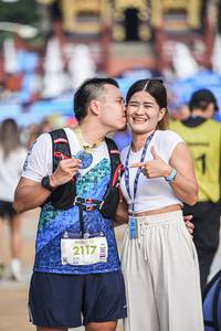 BIB: 2117, 231
                            <button type="button" onclick="openModal(22713209)" class="btn btn-primary btn-sm float-right btn-popup" data-toggle="modal" data-target=".modal-high-quality">
                        <i class="fas fa-shopping-cart"></i> Add to Cart
                    </button>
                                            <button type="button" onclick="isThisMe(22713209, true)" class="btn btn-success btn-sm float-right btn-popup btn-isme hidden" data-toggle="tooltip" data-placement="bottom" title="นี่คือรูปของคุณใช่ไหม คลิกที่นี่เพื่อเอาเข้าอัลบั้ม">
                        <i class="fas fa-plus"></i> Add to album
                    </button>
                    <button type="button" onclick="isThisMe(22713209, false)" class="btn btn-warning btn-sm float-right btn-popup btn-isnotme hidden">
                        <i class="fas fa-ban"></i> Remove from album
                    </button>