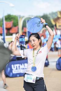 BIB: 044, 1516
                            <button type="button" onclick="openModal(22710925)" class="btn btn-primary btn-sm float-right btn-popup" data-toggle="modal" data-target=".modal-high-quality">
                        <i class="fas fa-shopping-cart"></i> Add to Cart
                    </button>
                                            <button type="button" onclick="isThisMe(22710925, true)" class="btn btn-success btn-sm float-right btn-popup btn-isme hidden" data-toggle="tooltip" data-placement="bottom" title="นี่คือรูปของคุณใช่ไหม คลิกที่นี่เพื่อเอาเข้าอัลบั้ม">
                        <i class="fas fa-plus"></i> Add to album
                    </button>
                    <button type="button" onclick="isThisMe(22710925, false)" class="btn btn-warning btn-sm float-right btn-popup btn-isnotme hidden">
                        <i class="fas fa-ban"></i> Remove from album
                    </button>