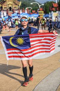 BIB: 
                            <button type="button" onclick="openModal(22709829)" class="btn btn-primary btn-sm float-right btn-popup" data-toggle="modal" data-target=".modal-high-quality">
                        <i class="fas fa-shopping-cart"></i> Add to Cart
                    </button>
                                            <button type="button" onclick="isThisMe(22709829, true)" class="btn btn-success btn-sm float-right btn-popup btn-isme hidden" data-toggle="tooltip" data-placement="bottom" title="นี่คือรูปของคุณใช่ไหม คลิกที่นี่เพื่อเอาเข้าอัลบั้ม">
                        <i class="fas fa-plus"></i> Add to album
                    </button>
                    <button type="button" onclick="isThisMe(22709829, false)" class="btn btn-warning btn-sm float-right btn-popup btn-isnotme hidden">
                        <i class="fas fa-ban"></i> Remove from album
                    </button>