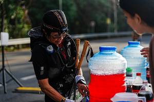 BIB: 111, 100
                            <button type="button" onclick="openModal(22332532)" class="btn btn-primary btn-sm float-right btn-popup" data-toggle="modal" data-target=".modal-high-quality">
                        <i class="fas fa-shopping-cart"></i> Add to Cart
                    </button>
                                            <button type="button" onclick="isThisMe(22332532, true)" class="btn btn-success btn-sm float-right btn-popup btn-isme hidden" data-toggle="tooltip" data-placement="bottom" title="นี่คือรูปของคุณใช่ไหม คลิกที่นี่เพื่อเอาเข้าอัลบั้ม">
                        <i class="fas fa-plus"></i> Add to album
                    </button>
                    <button type="button" onclick="isThisMe(22332532, false)" class="btn btn-warning btn-sm float-right btn-popup btn-isnotme hidden">
                        <i class="fas fa-ban"></i> Remove from album
                    </button>