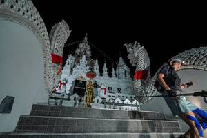 BIB: 
                            <button type="button" onclick="openModal(22574829)" class="btn btn-primary btn-sm float-right btn-popup" data-toggle="modal" data-target=".modal-high-quality">
                        <i class="fas fa-shopping-cart"></i> Add to Cart
                    </button>
                                            <button type="button" onclick="isThisMe(22574829, true)" class="btn btn-success btn-sm float-right btn-popup btn-isme hidden" data-toggle="tooltip" data-placement="bottom" title="นี่คือรูปของคุณใช่ไหม คลิกที่นี่เพื่อเอาเข้าอัลบั้ม">
                        <i class="fas fa-plus"></i> Add to album
                    </button>
                    <button type="button" onclick="isThisMe(22574829, false)" class="btn btn-warning btn-sm float-right btn-popup btn-isnotme hidden">
                        <i class="fas fa-ban"></i> Remove from album
                    </button>